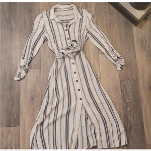 Tunic tie waist blue and white dress with tortoise buttons